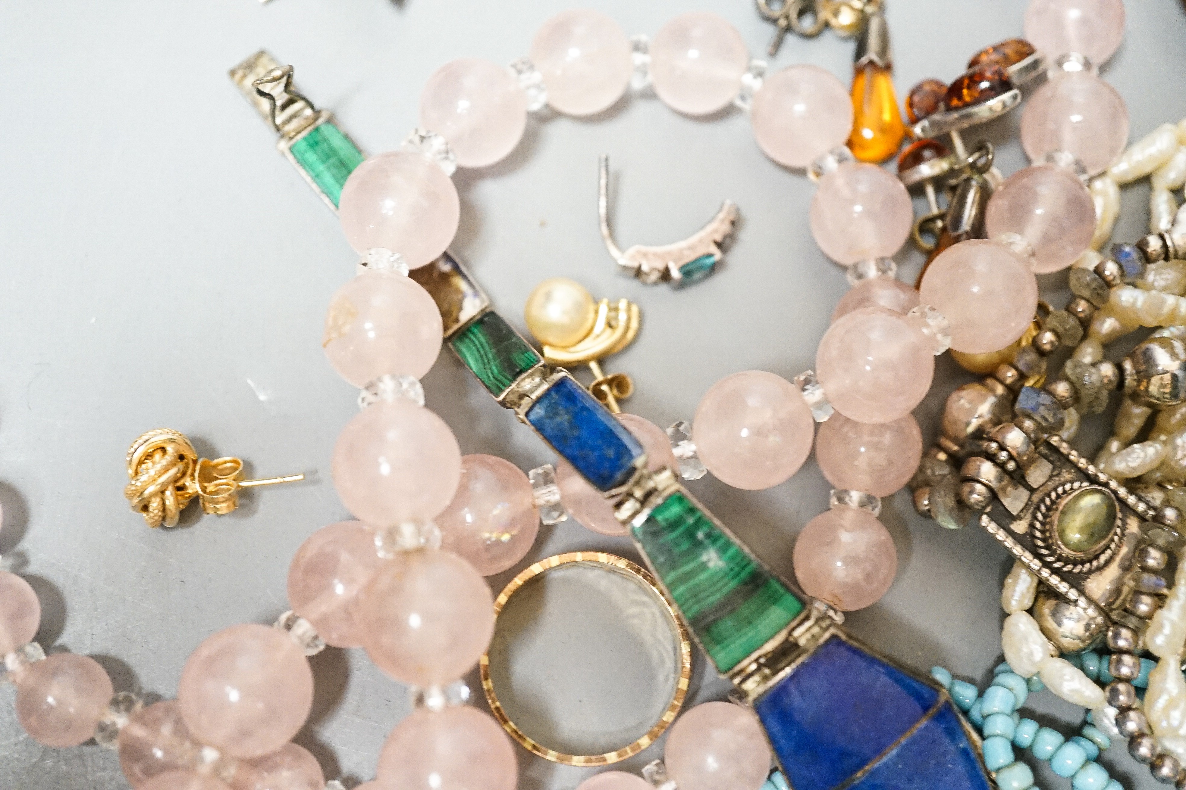 A mixed quantity of jewellery including 9ct gold band, 4 grams, a rose quartz necklace, a white metal, malachite and lapis lazuli necklace and bracelet, a 925 and gem set necklace, assorted ear studs including 9ct knot,